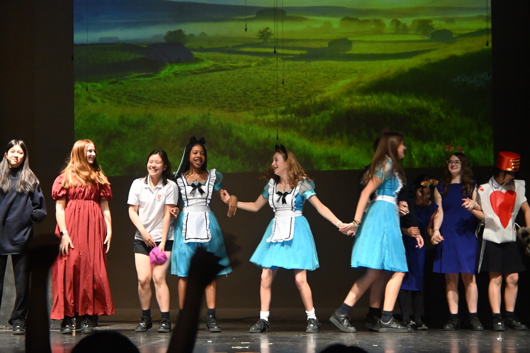 Alice in Wonderland production moment 17